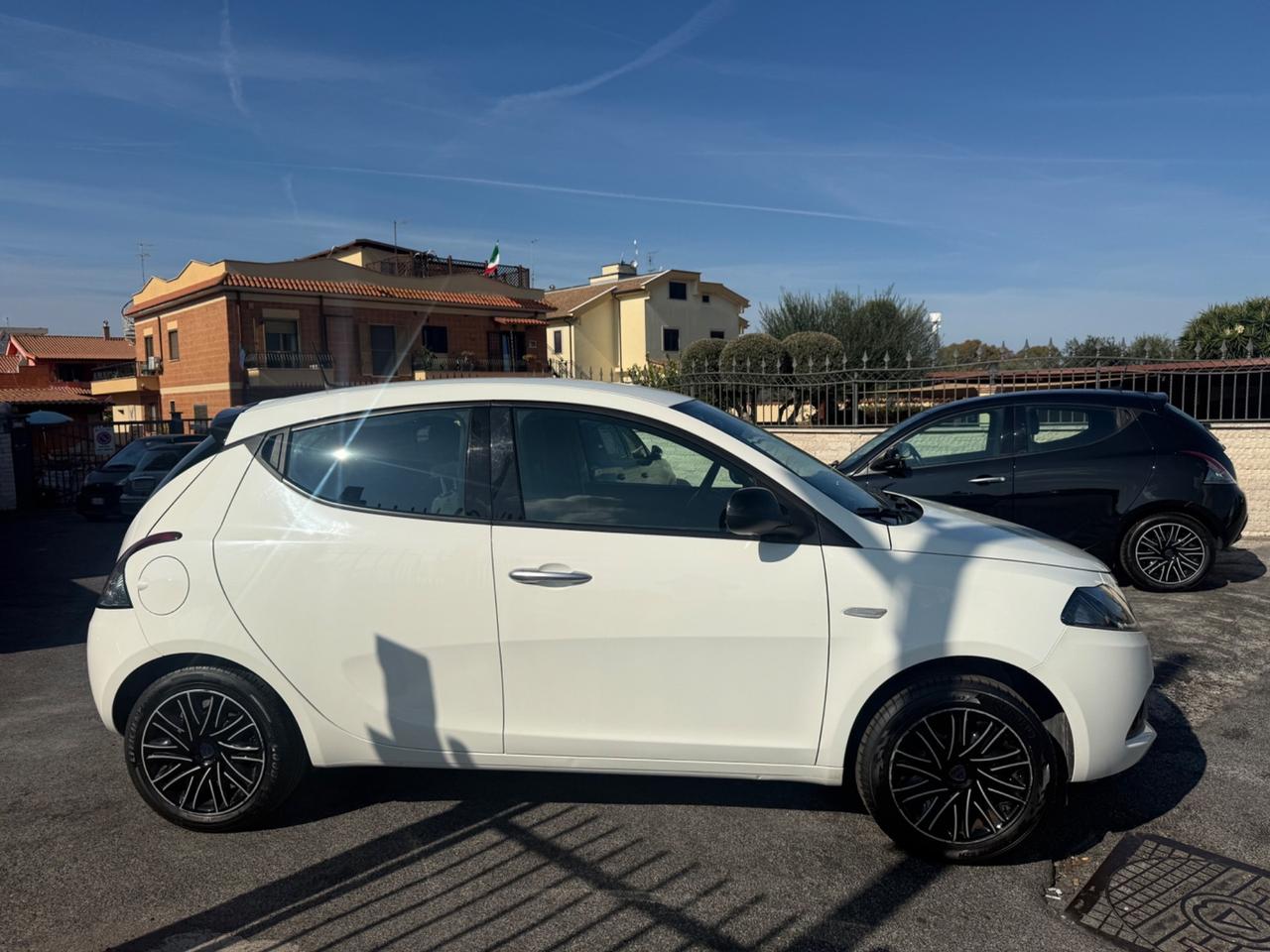 Lancia Ypsilon 1.0 FireFly Hybrid Gold Plus Bianca