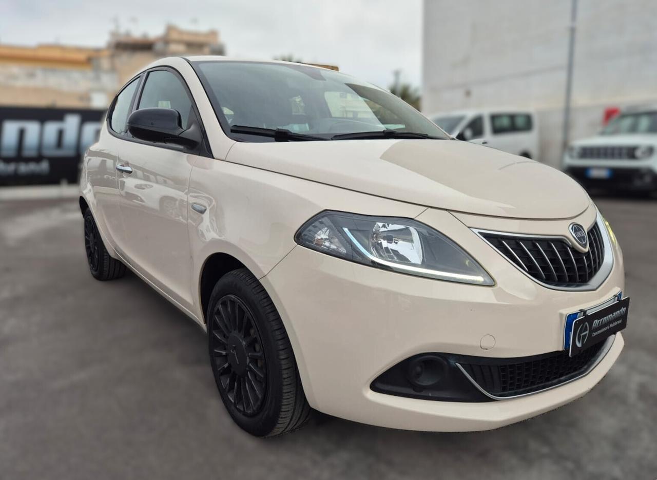 Lancia Ypsilon Silver 1.0 70CV Hybrid