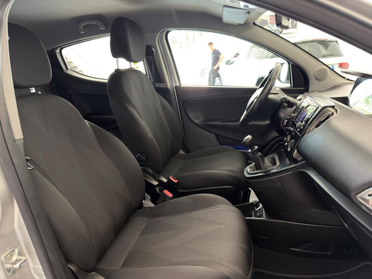 Lancia Ypsilon 1.2 69 CV 5 porte S&S Gold