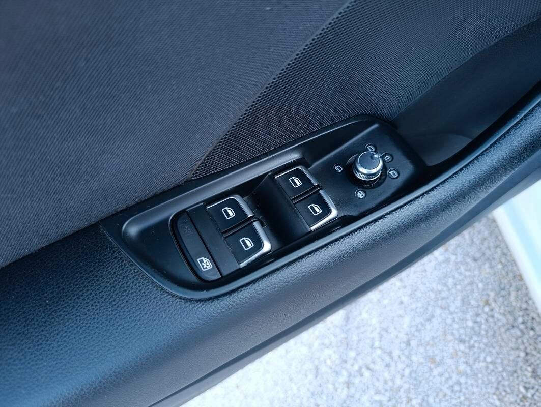 Audi A3 2.0 tdi Attraction 150cv s-tronic E6