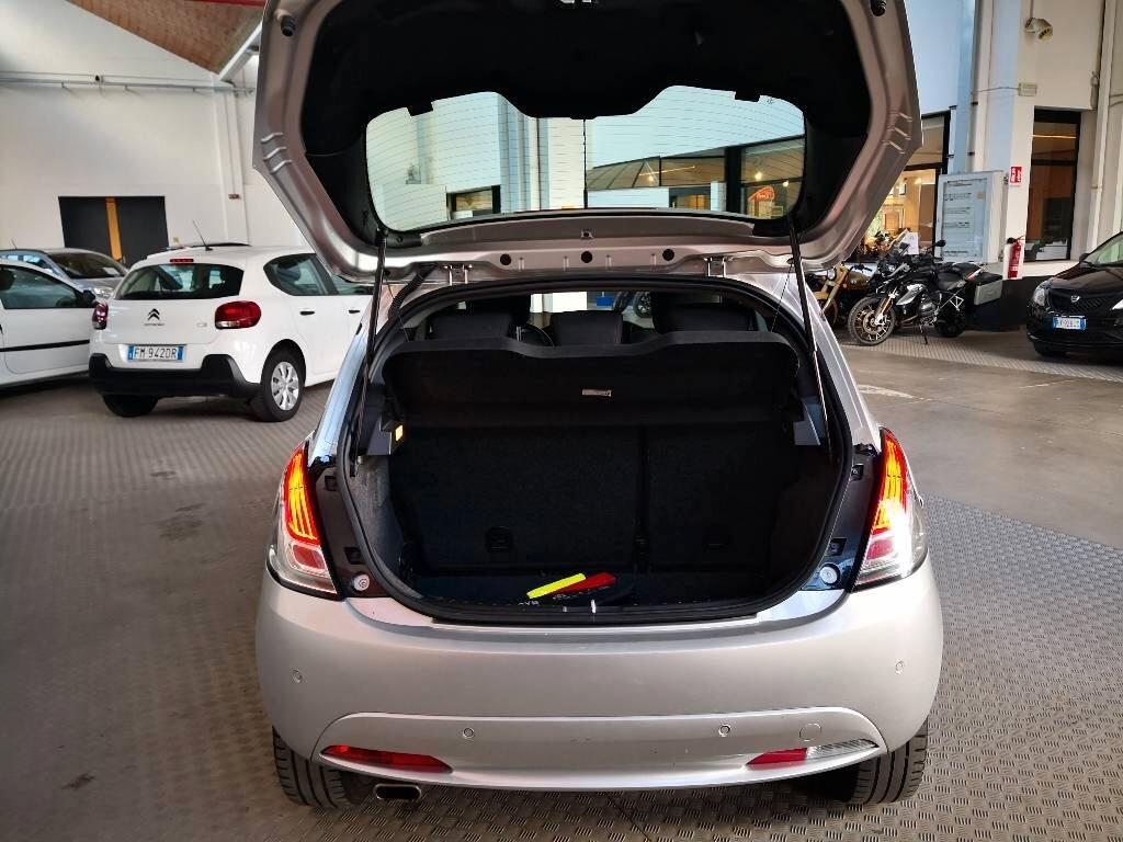 Lancia Ypsilon 1.2 69 CV 5 porte S&S Gold