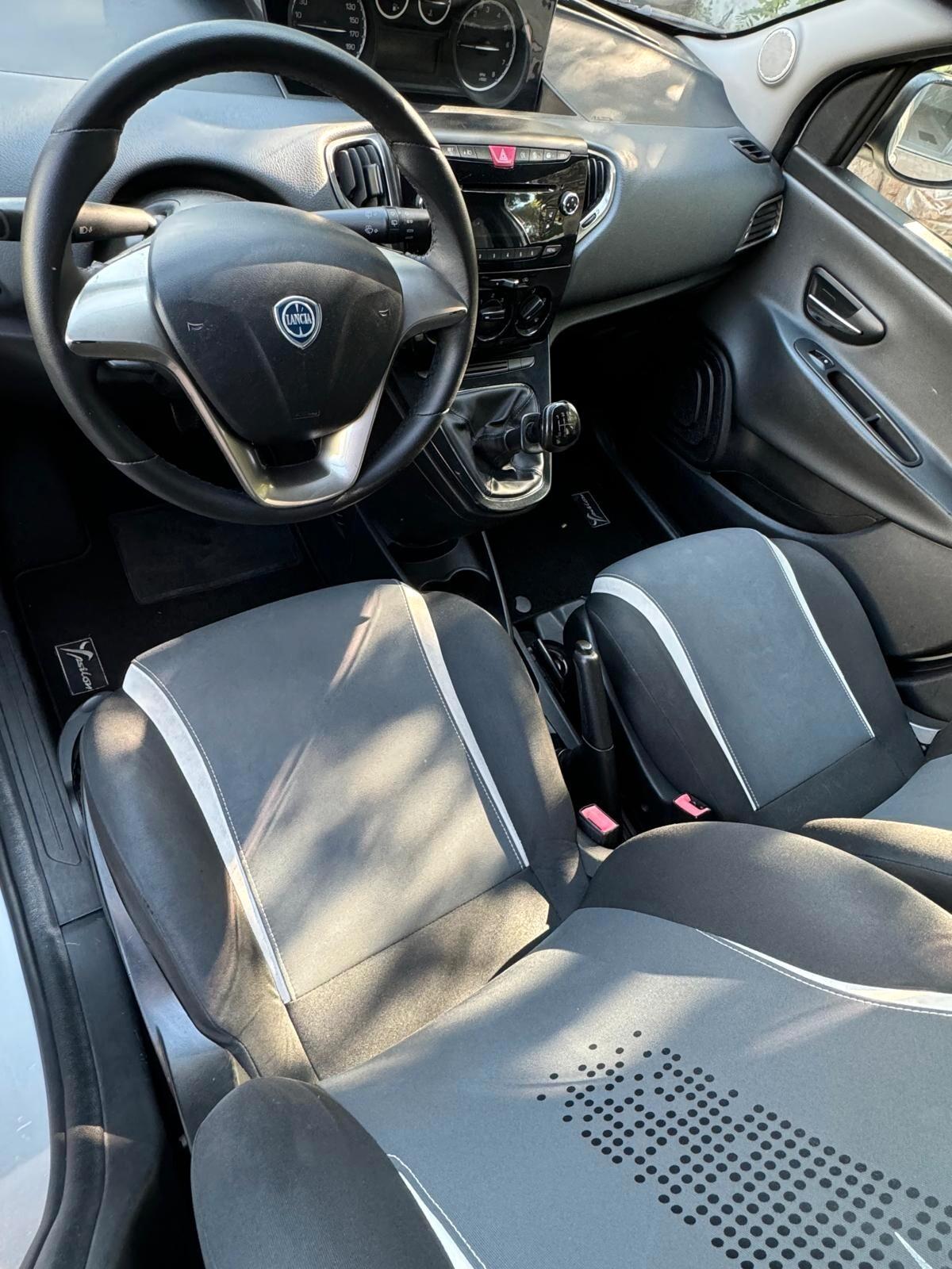 Lancia Ypsilon 1.2 69 CV 5 porte S&S Gold