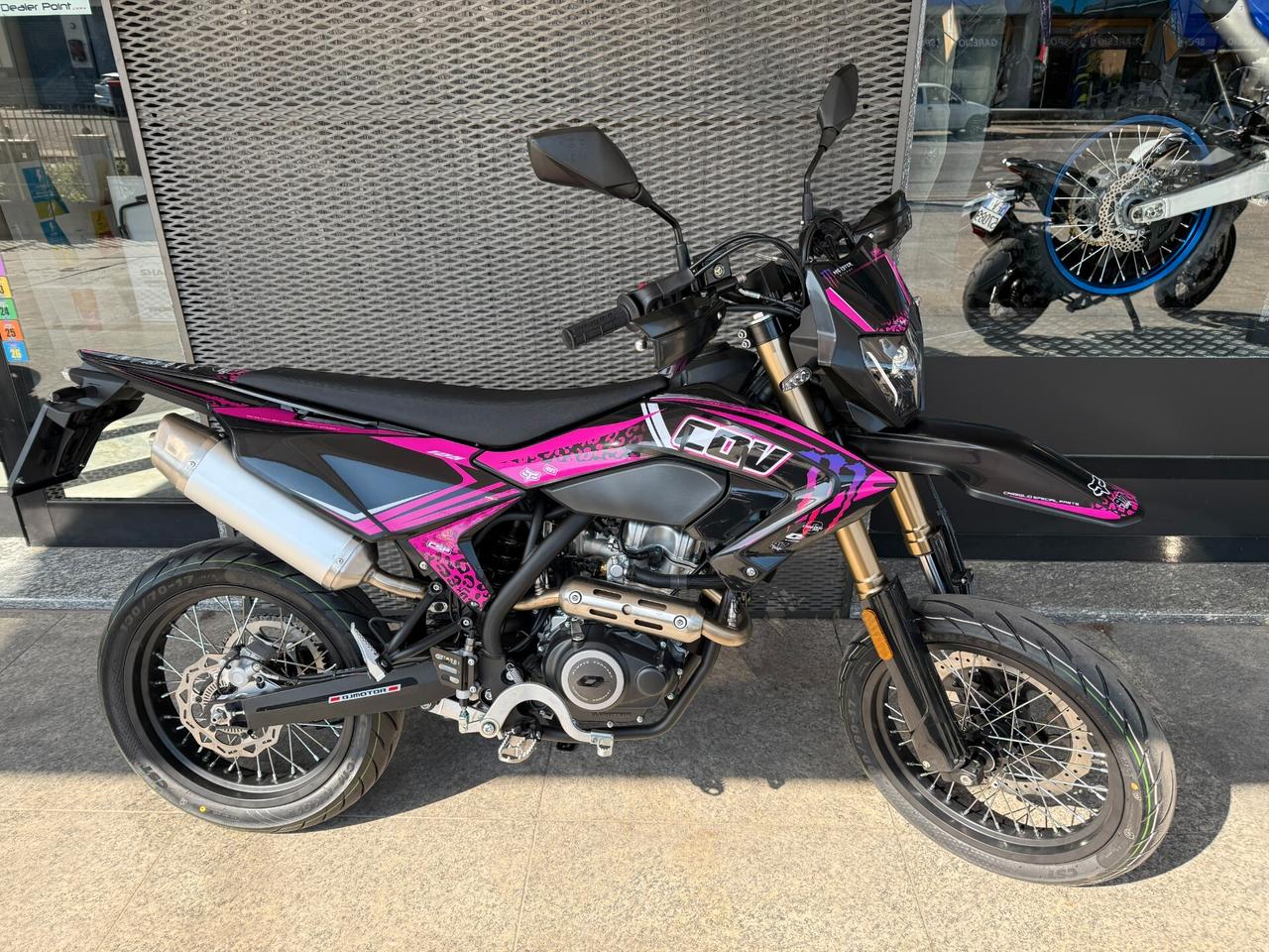 Qj Motor 125 MOTARD PER RAGAZZA