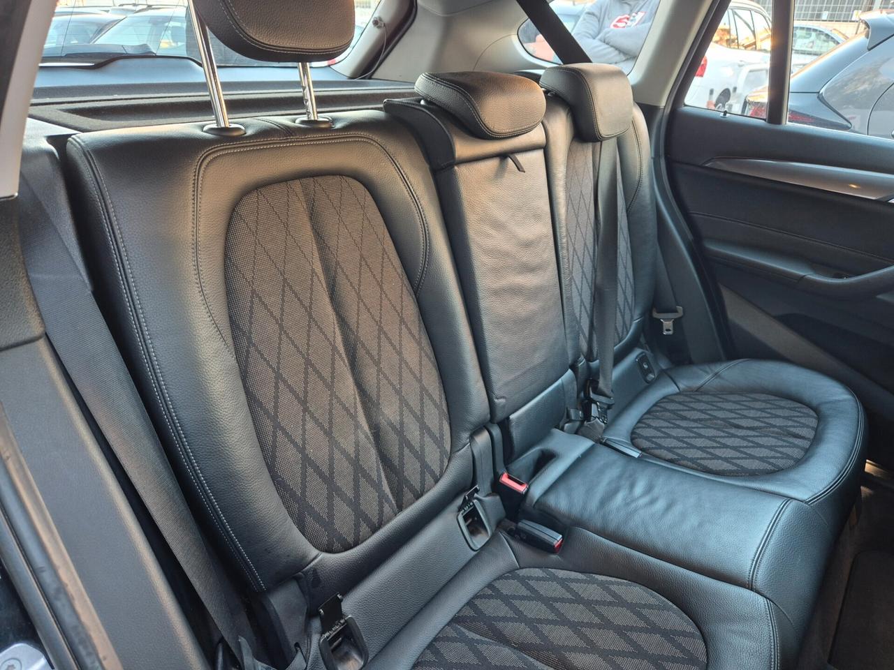 Bmw X1 sDrive18d xLine LED PELLE 18