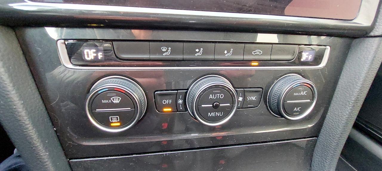 GOLF 7,5 CAMBIO AUTOMATICO DSG 1,5 METANO 130 CV NAVI TELEFONO SENSORI IMPECCABILE