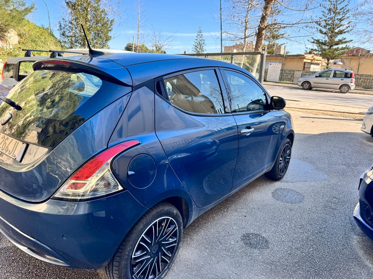 Lancia Ypsilon 1.0 FireFly 5 porte S&S Hybrid Gold