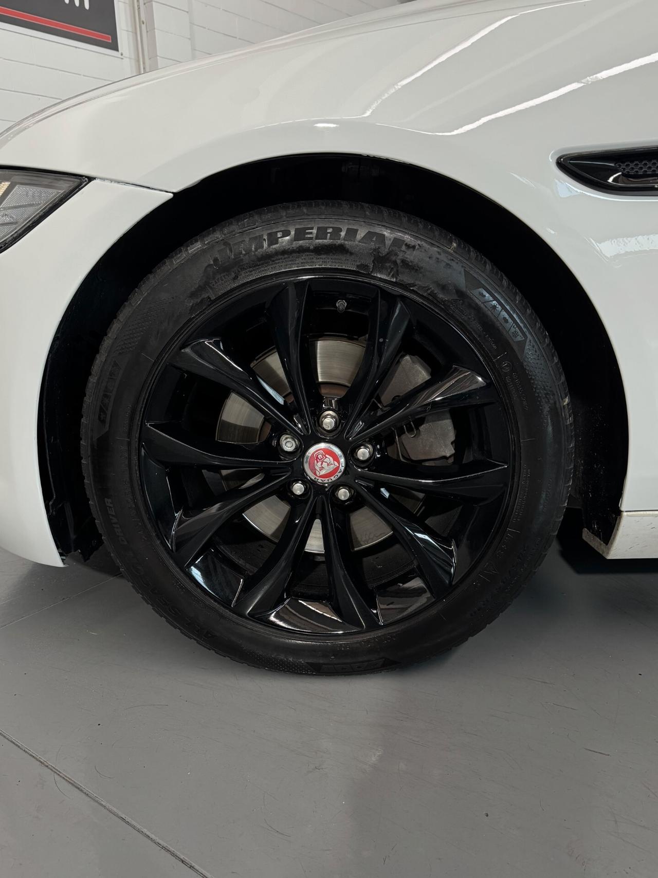 Jaguar XF 2.0cc 180cv Automatica Navigatore Finanziabile