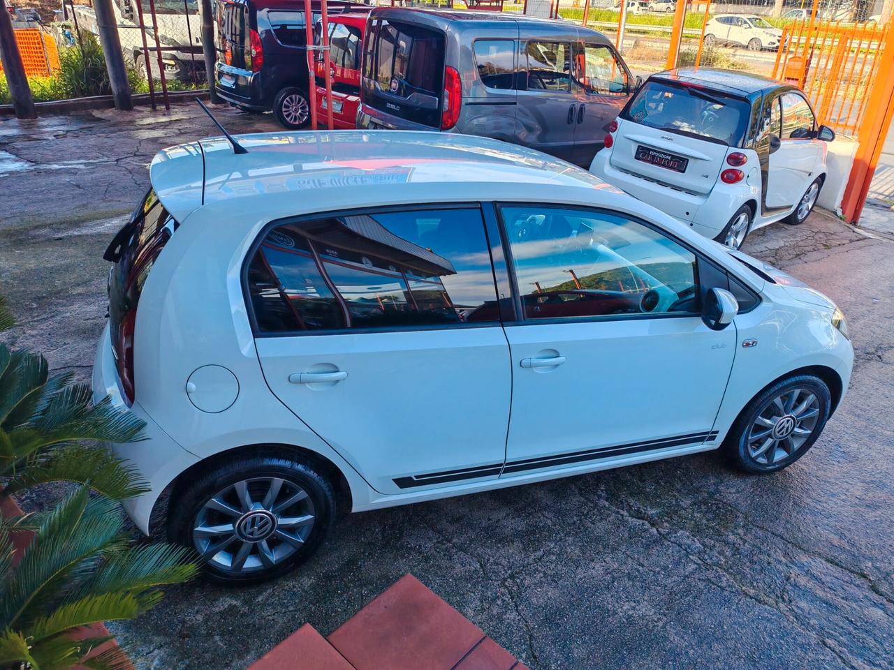 Volkswagen Up 1.0 benzina 08/2015 Cv60