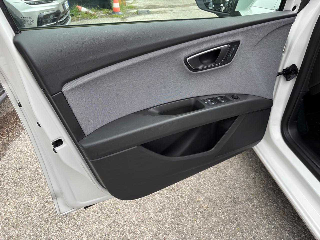 Seat Leon 1.6 TDI 115CV 5p. Style OK NEOPATENTATI