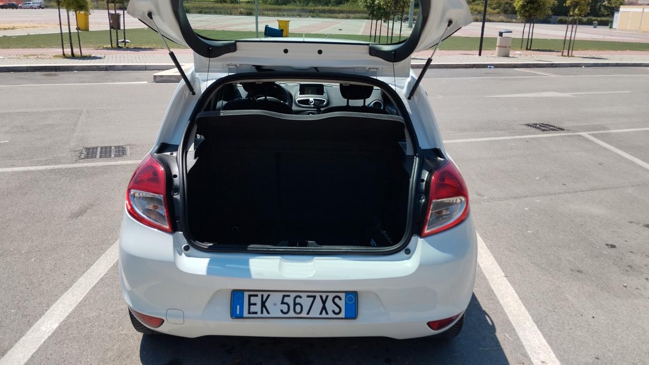 RENAULT CLIO 1.5 DCI- NAVI 2012