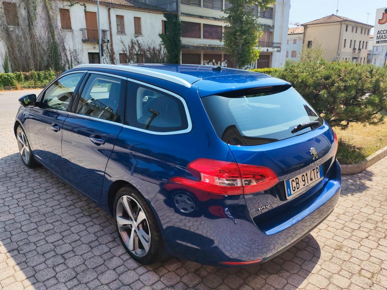 Peugeot 308 BlueHDi 130 S&S SW Allure