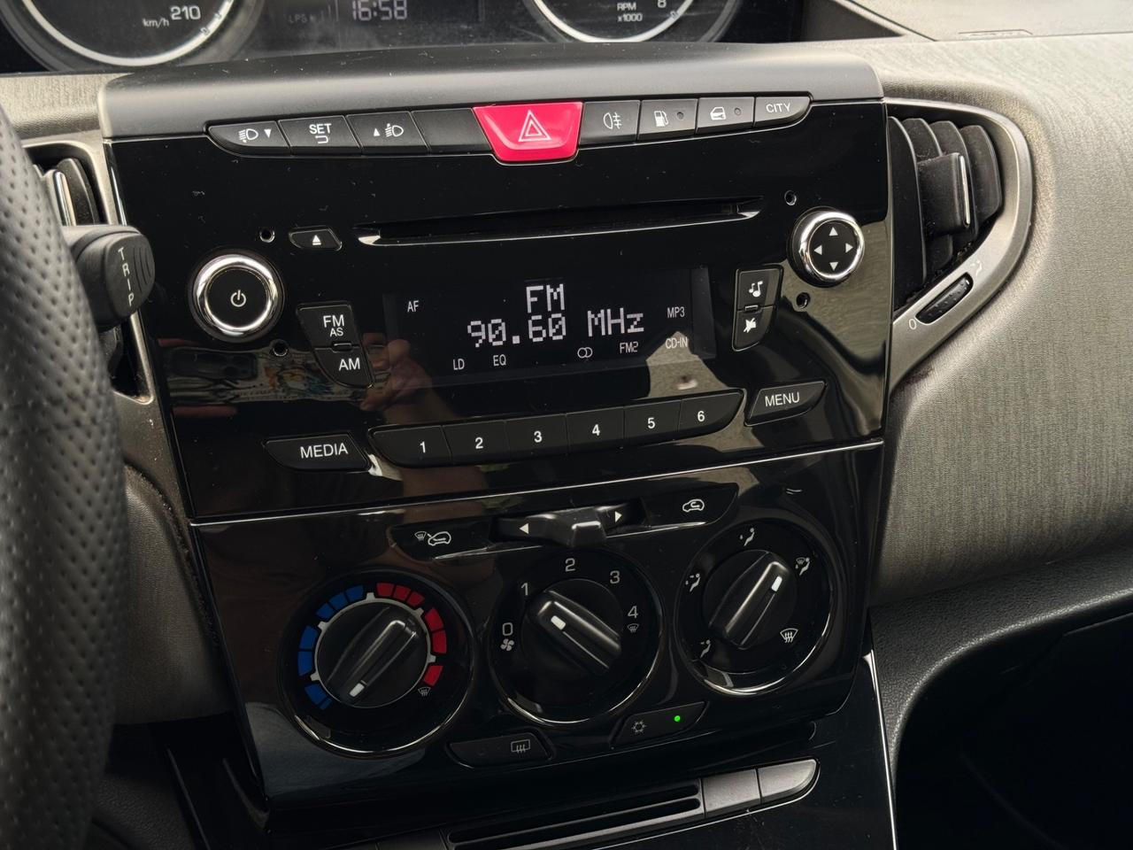 Lancia Ypsilon 1.2 69 CV 5 porte GPL Ecochic Gold