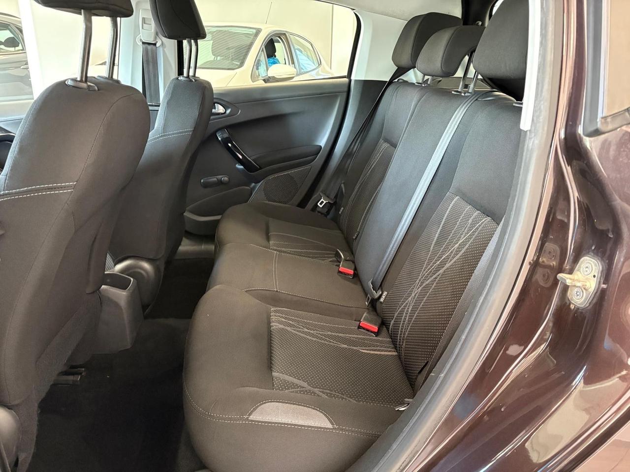 Peugeot 208 1.4 HDi 68 CV 5 porte Allure