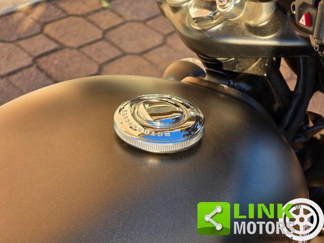 TRIUMPH Street Twin 900