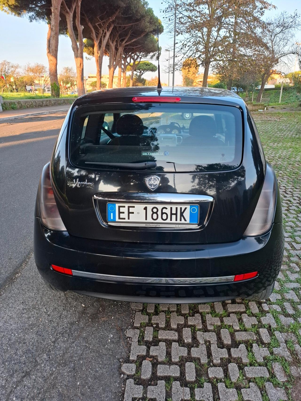 Lancia Ypsilon 1.3 MJT 75 CV Platino