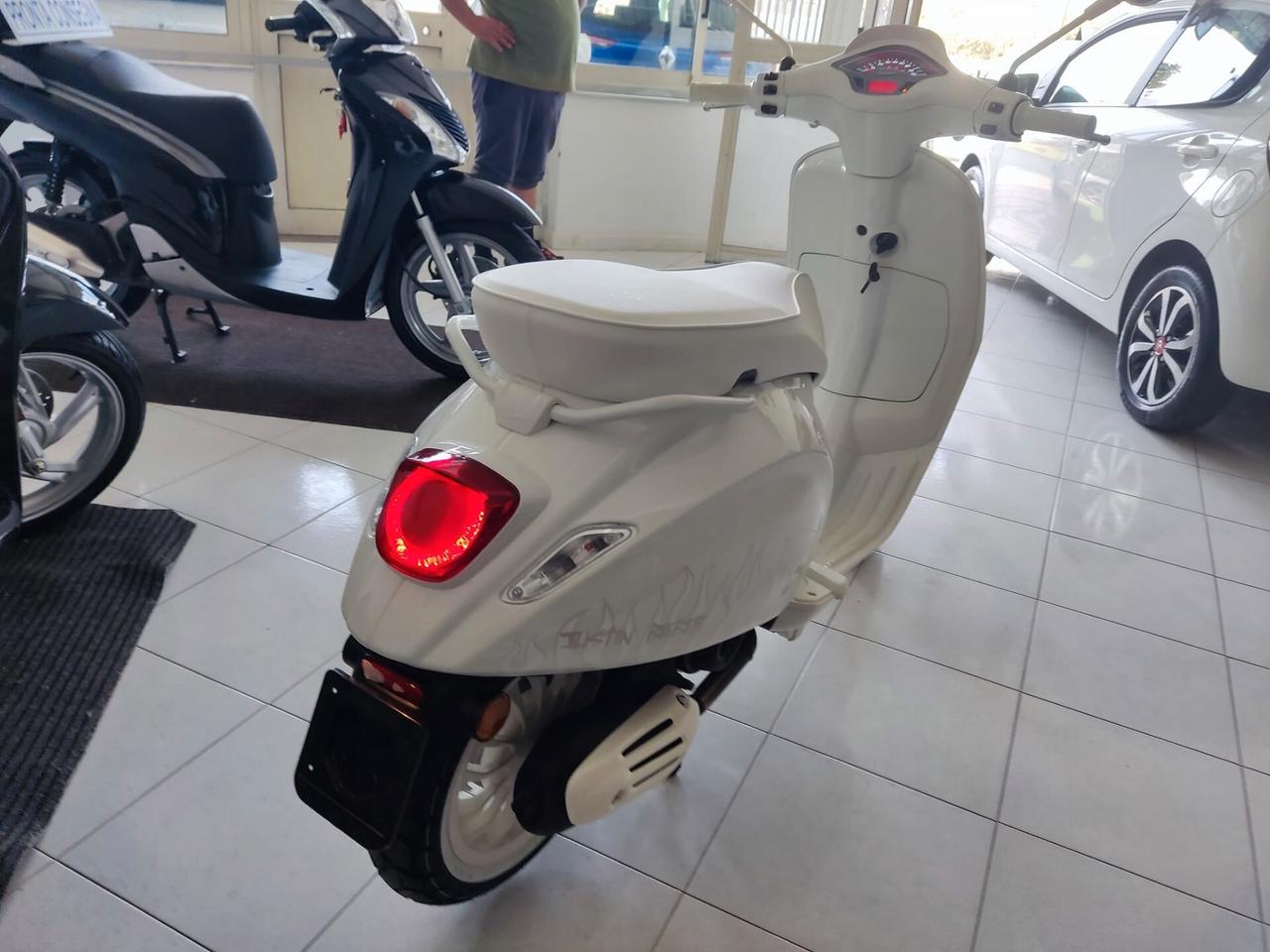 Piaggio Vespa 50 Sprint edizione limitata Justin Bieber