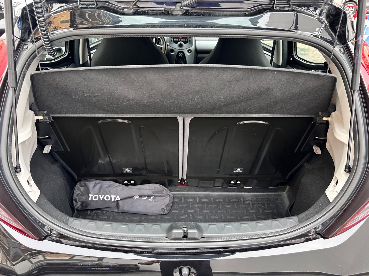 Toyota Aygo Connect 1.0 VVT-i 72 CV 5 porte x-play