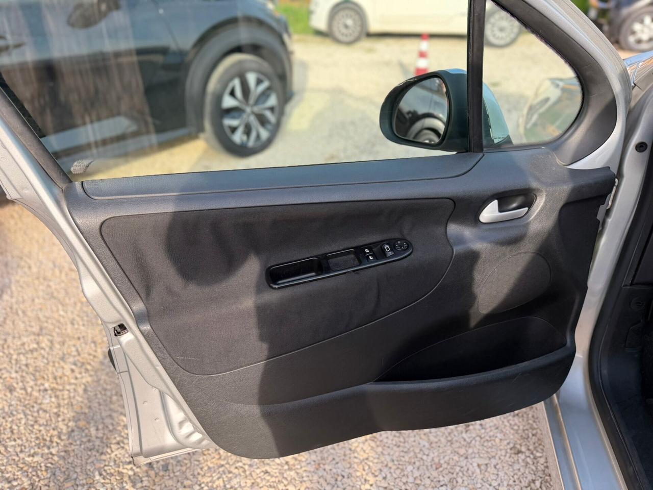 Peugeot 207 SOLO 60.000 KM OK NEOPATENTATI