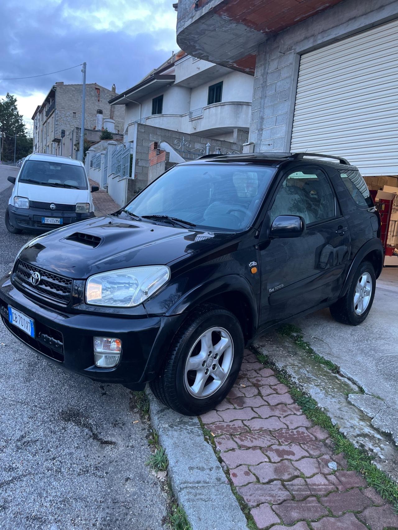 Toyota RAV 4 RAV4 2.0 Tdi D-4D cat 3 porte Sol