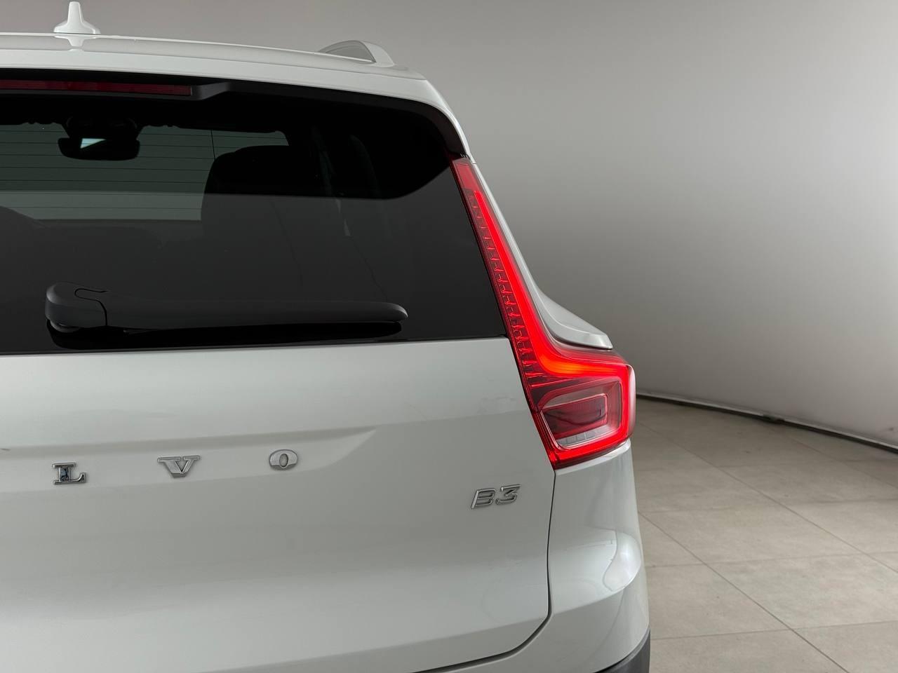 VOLVO XC40 2023 - XC40 2.0 b3 Core auto