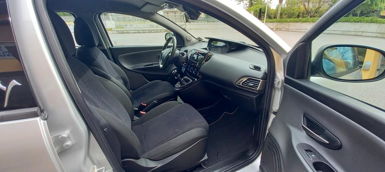 Lancia Ypsilon Benzina cc. 1.242 - 5 Porte 5 Posti UTILIZZABILE ANCHE PER I NEOPATENTATI.