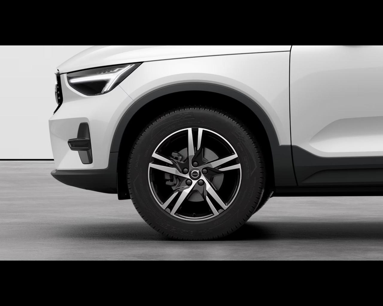 VOLVO XC40 B3 GEARTRONIC PLUS DARK