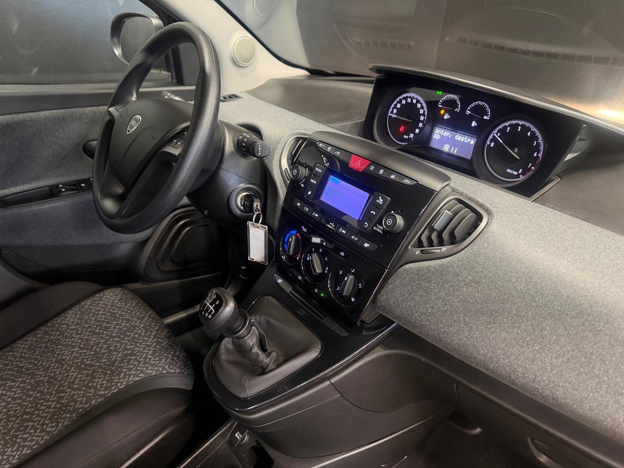 Lancia Ypsilon 1.0 firefly hybrid Silver Plus s&s 70cv