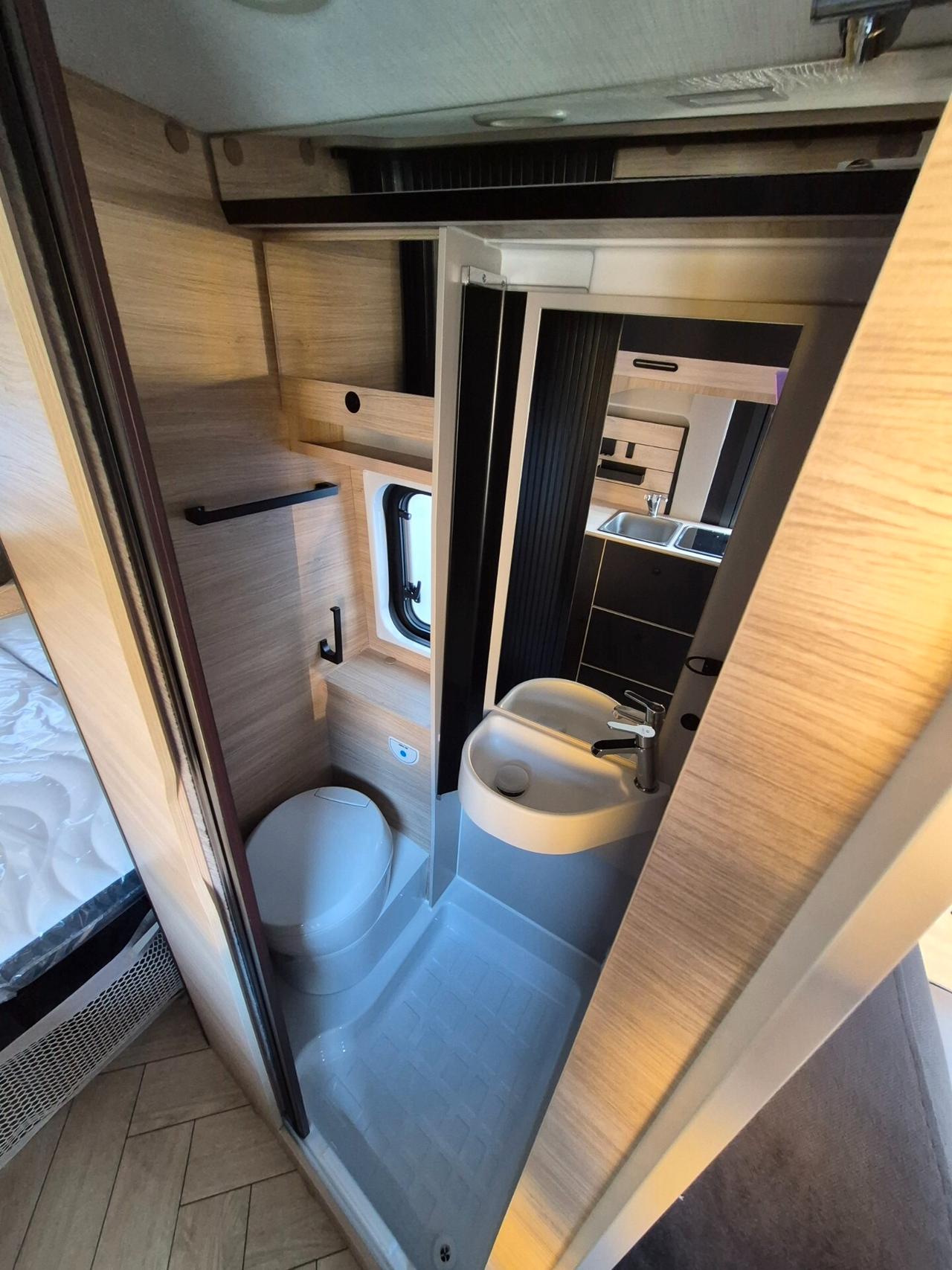 Challenger V114 MAX COSY NEW ENTRY € 58900
