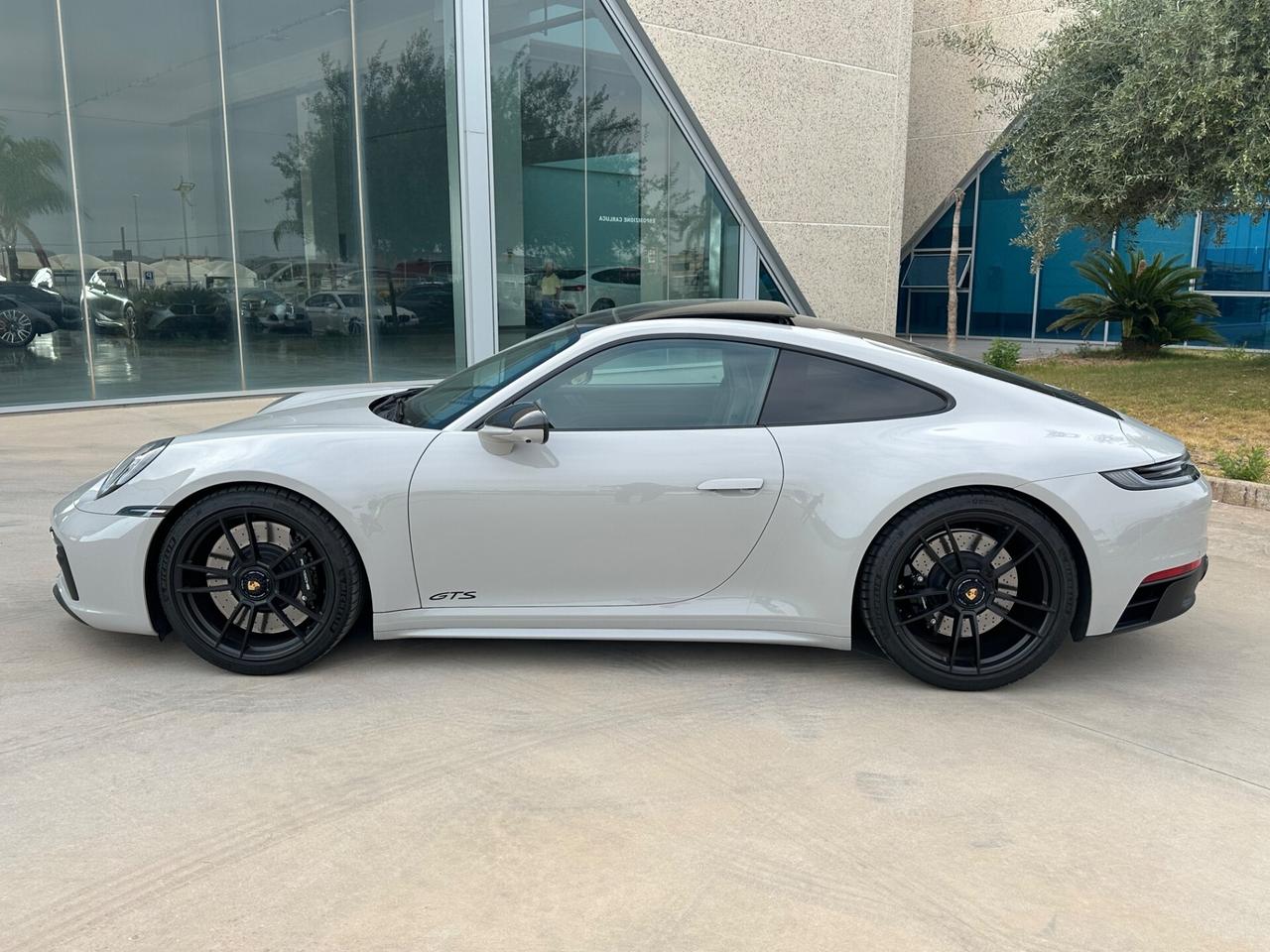 Porsche 992 Carrera 4 GTS possibilità noleggio no scoring