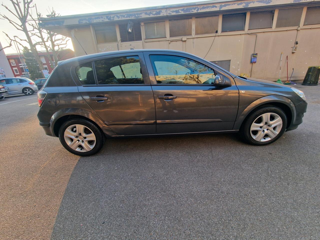 Opel Astra 1.6 16V VVT 5 porte Cosmo