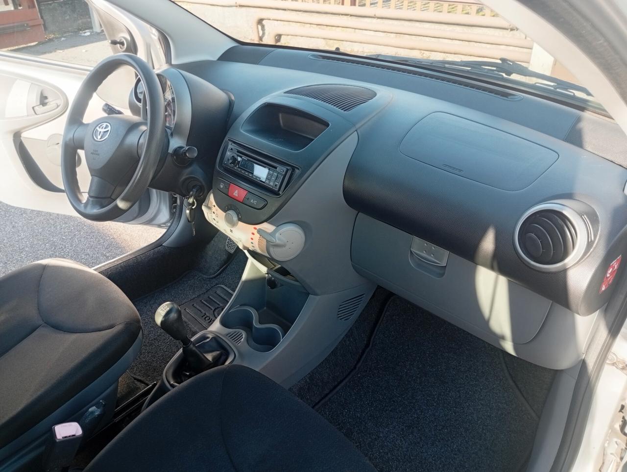 Toyota Aygo 1.0 12V VVT-i 5 porte Sol NEOPATENTATI OK