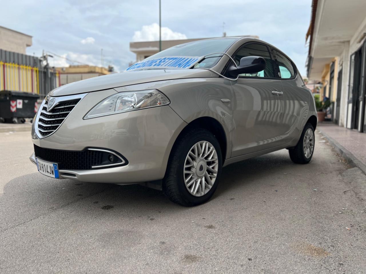 Lancia ypsilon 900 benzina/metano Anno 2015