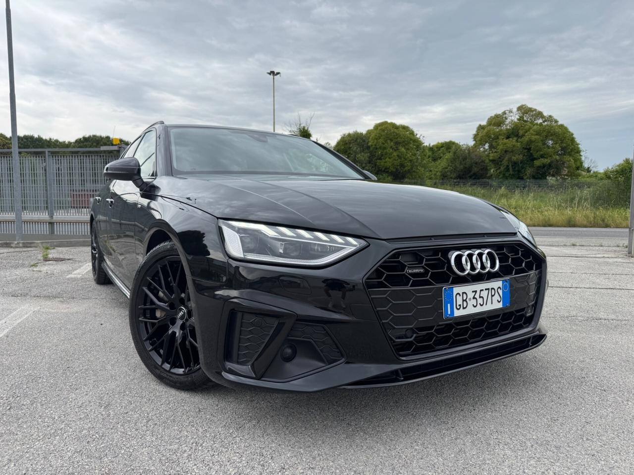 Audi A4 Avant 45 TFSI quattro S tronic S line edition