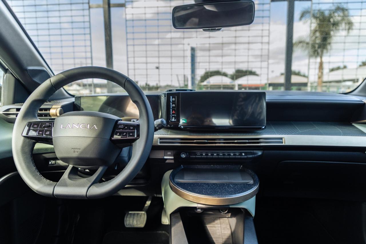 LANCIA YPSILON 1.2 HYBRID e-DCT – EDIZIONE LIMITATA CASSINA