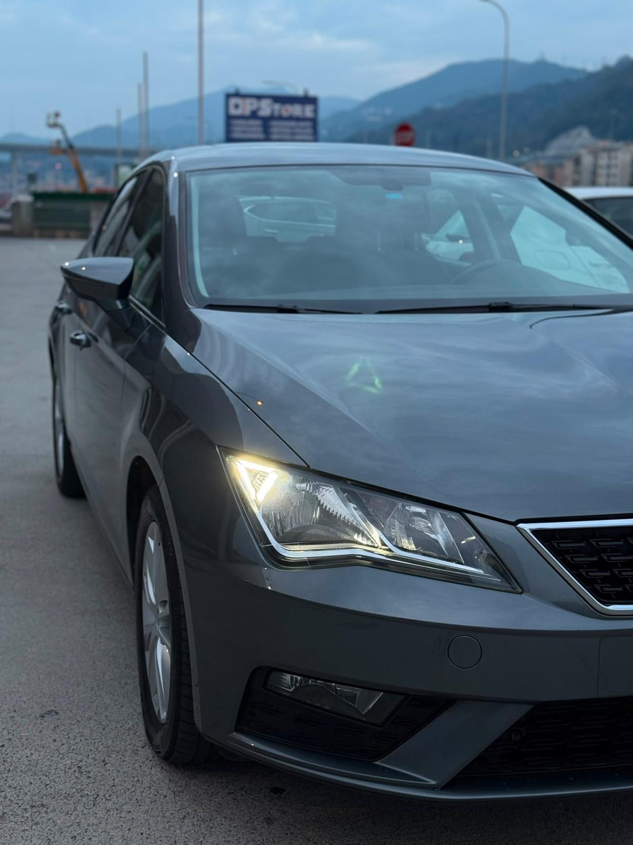 SEAT LEON 1.6 TDI 5 PORTE PRONTA CONSEGNA
