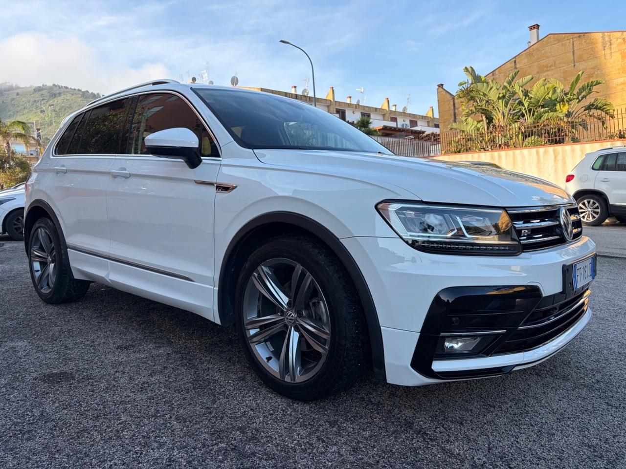 Volkswagen Tiguan 1.6 TDI R-Line strafull !!!
