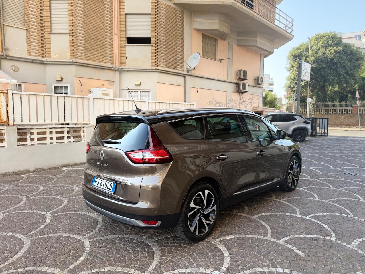 Renault Grand Scenic dCi 160 CV EDC Energy Initiale Paris