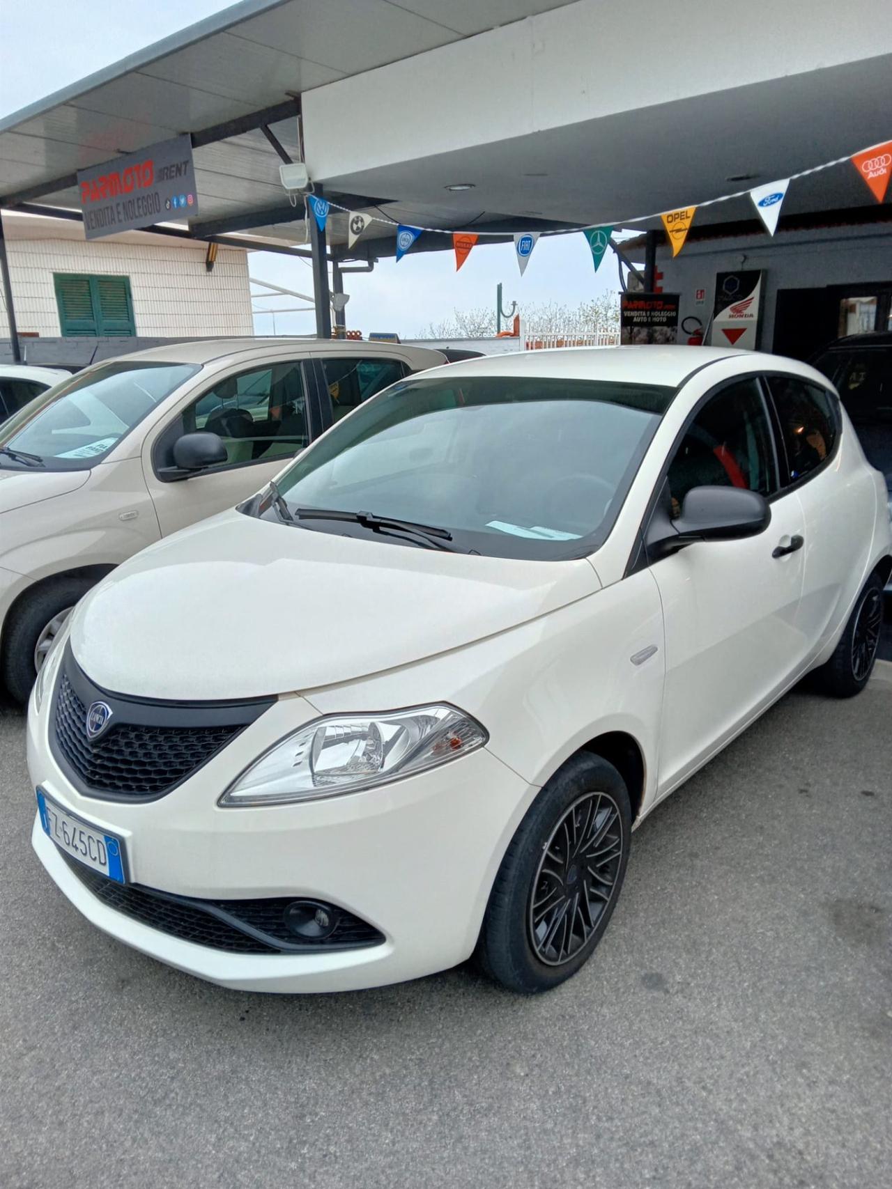 Lancia Ypsilon 1.2 69 CV 5 porte GPL Ecochic Black and Noir