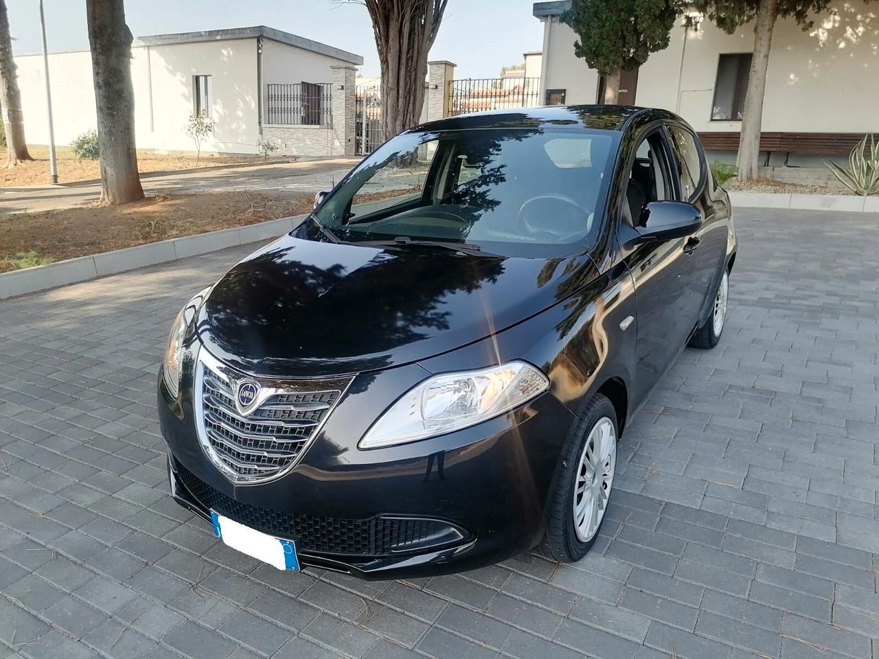 Lancia Ypsilon 1.2 Benz/GPL. - 2013