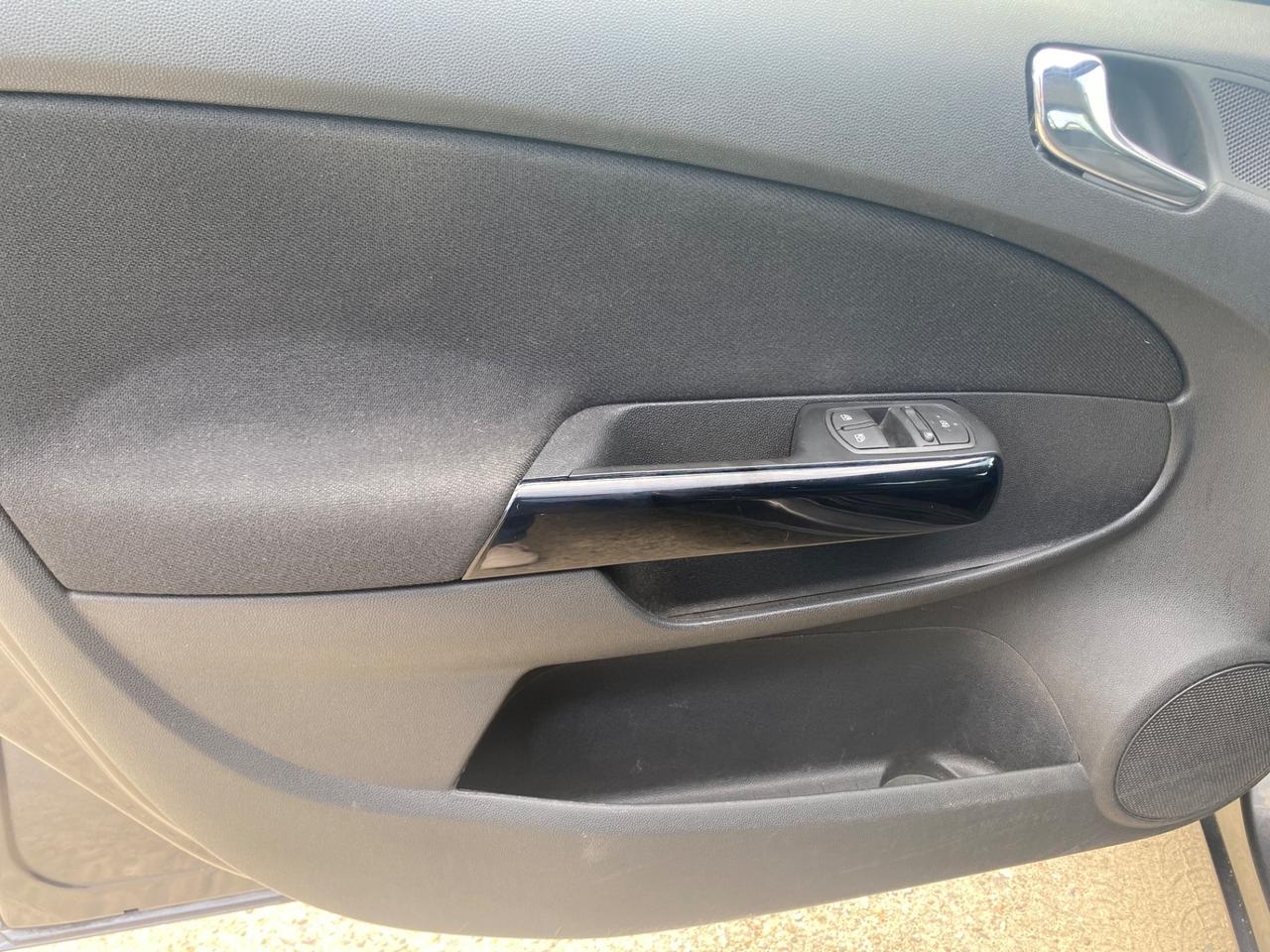 Opel Corsa 1.2 5 porte Cosmo