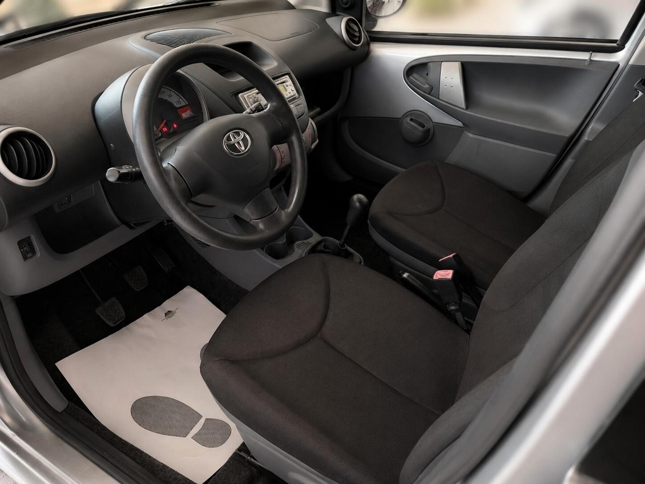 Toyota Aygo 1.0 12V VVT-i 5 porte Sol