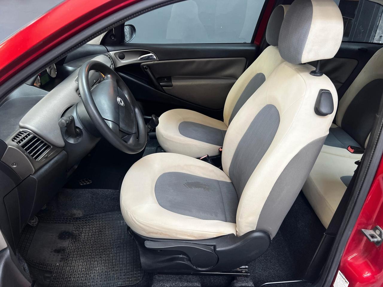 Lancia Ypsilon 1.2 Argento