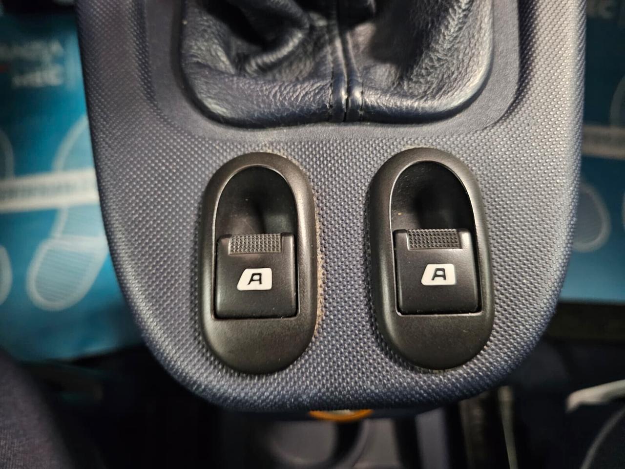 Peugeot 1007 1.4 Trendy - NeoPatentati