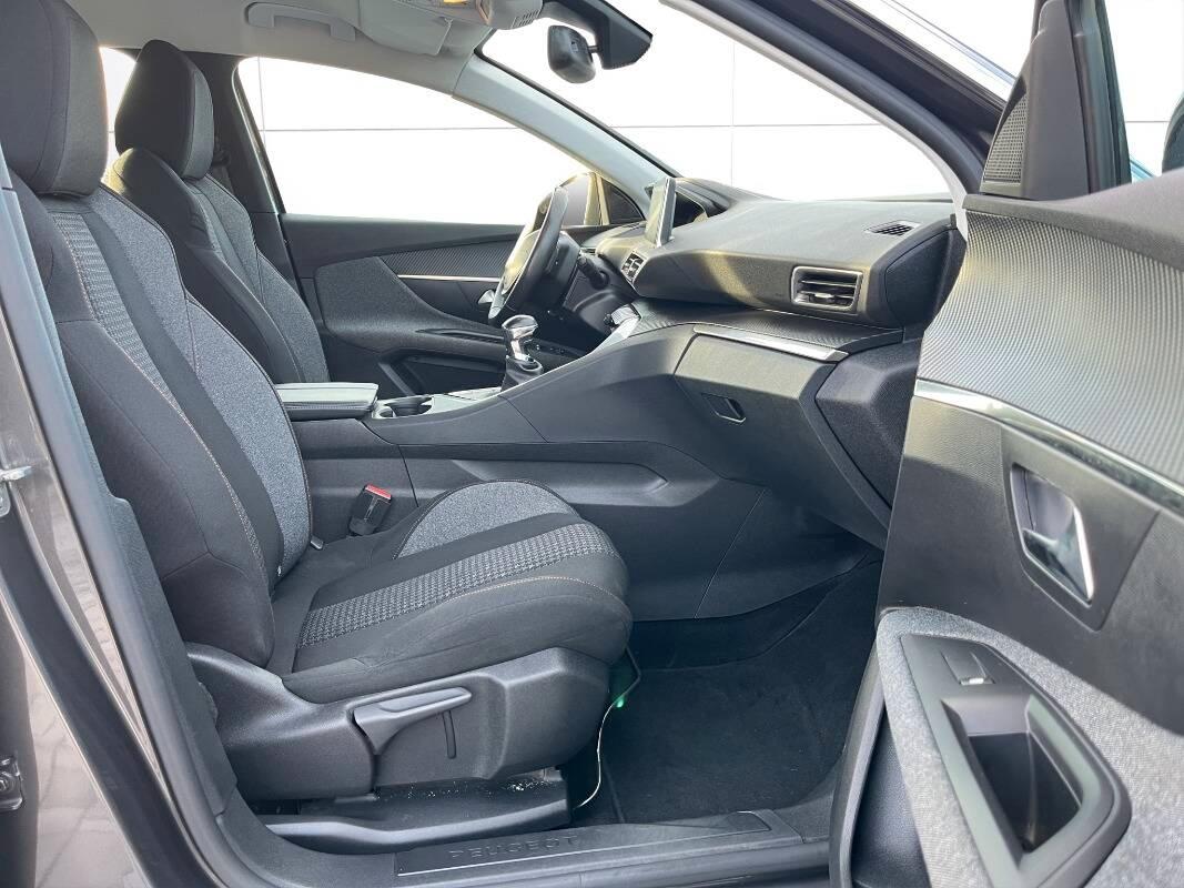 Peugeot 3008 II 1.2 puretech t Active s&s 130cv