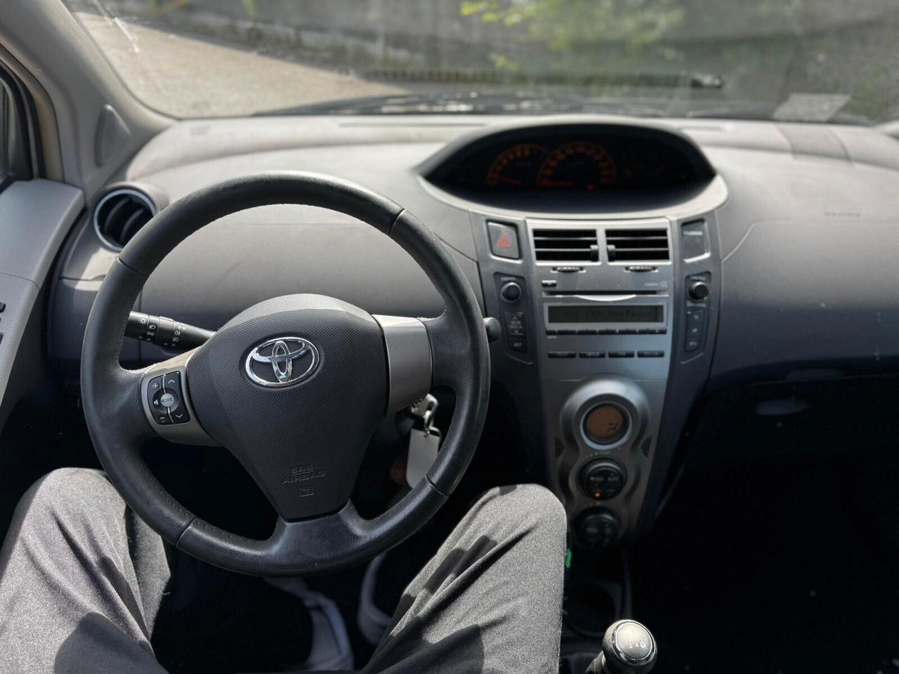 Toyota Yaris 1.0 5 porte Sol