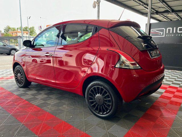 LANCIA Ypsilon 1.0 FireFly 5 porte S&S Hybrid Ecochic Silver