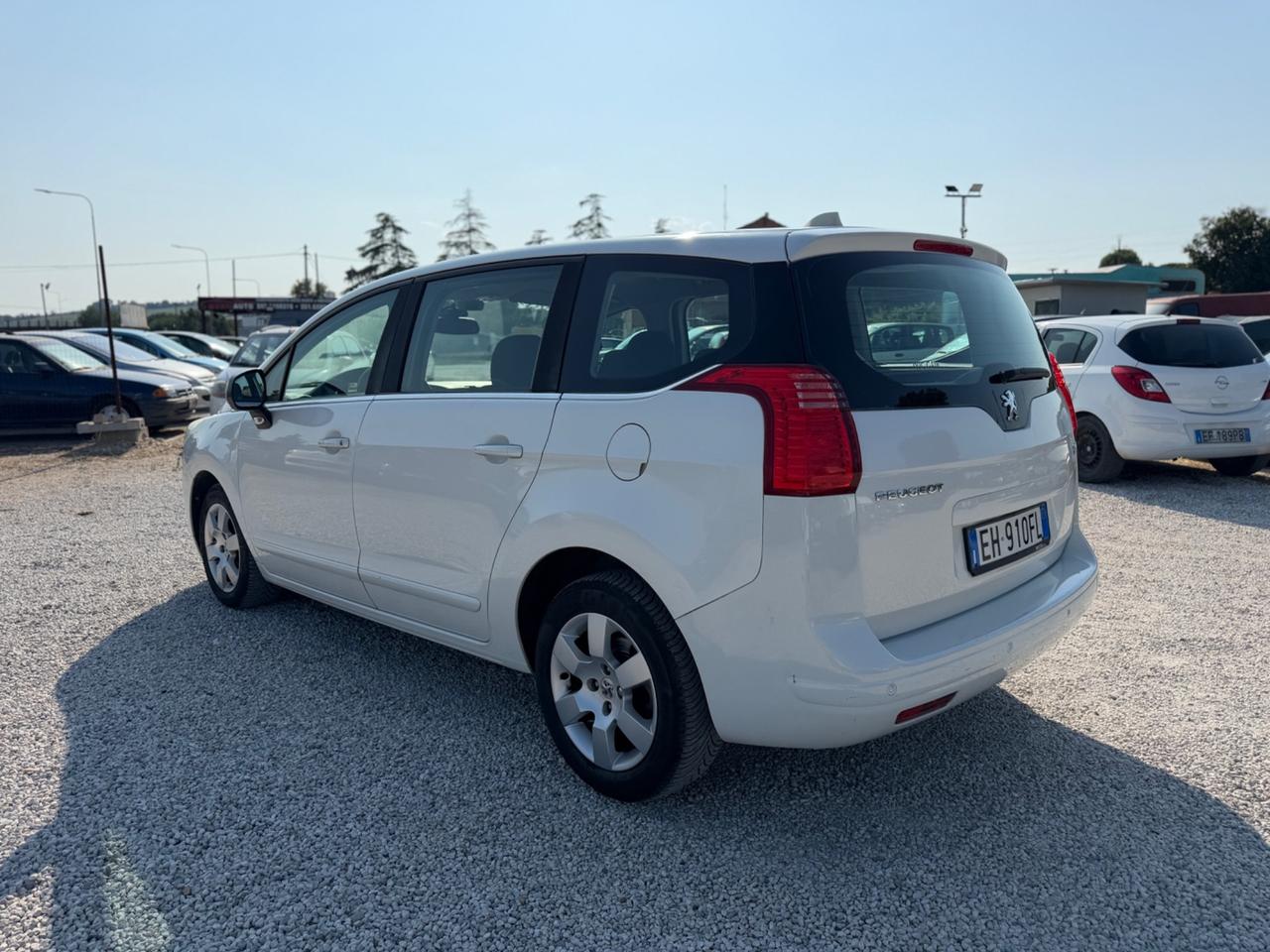 Peugeot 5008 1.6 e-HDi 112CV Stop&Start cambio robotizzato Tecno