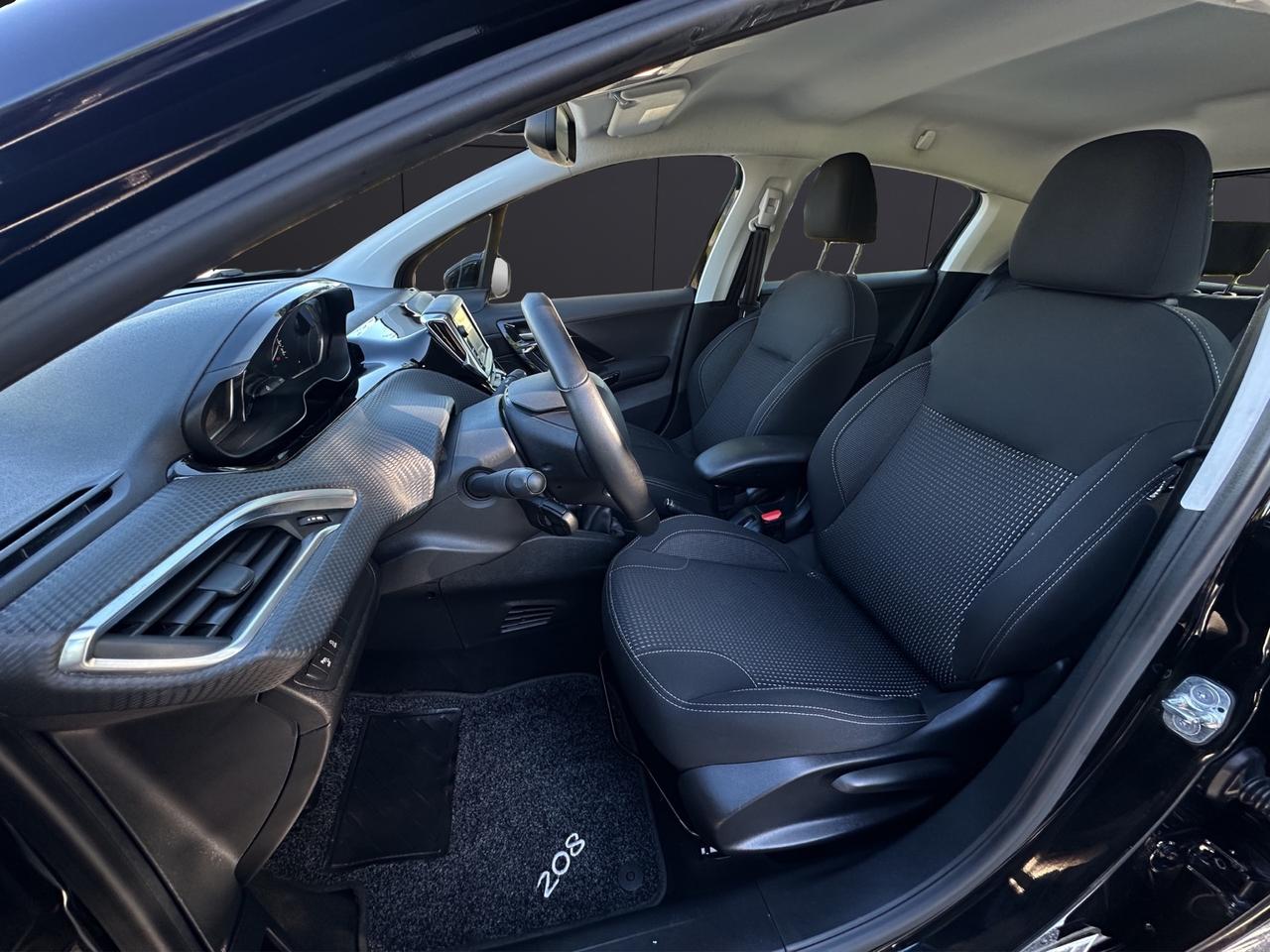 Peugeot 208 PureTech 82 5 porte Allure BLACK LINE