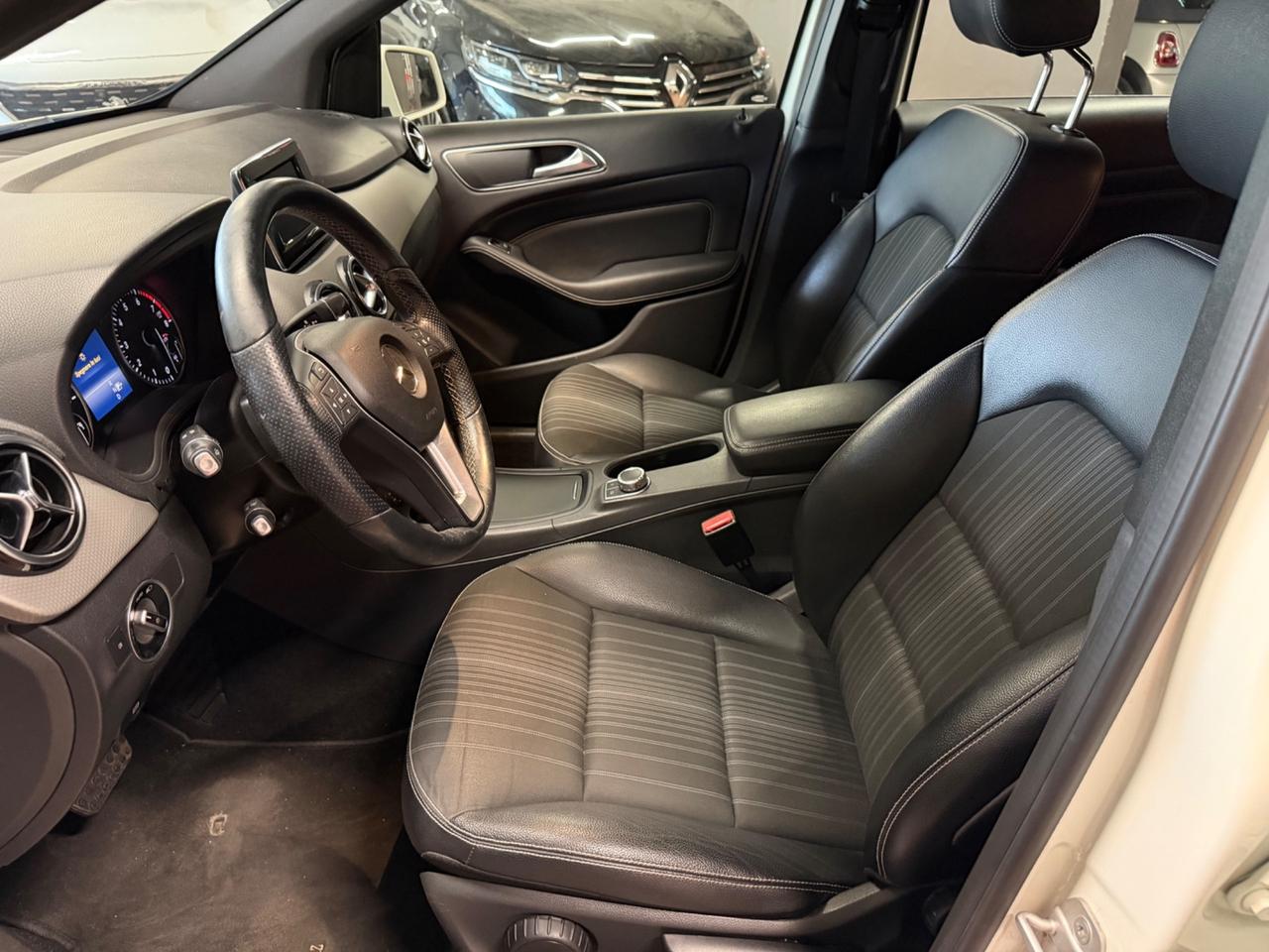 Mercedes-benz B 200 NGD Premium