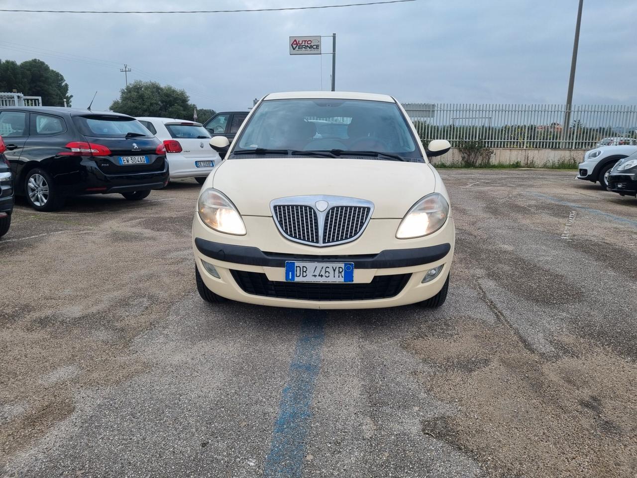 Lancia Ypsilon 1.2 16V Oro